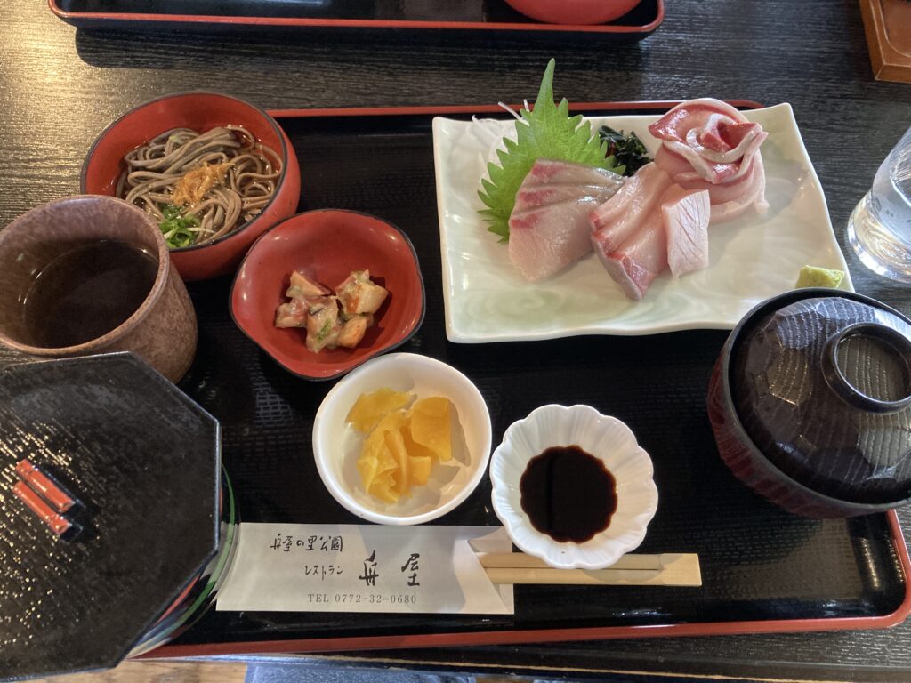 ブリ刺身定食の写真