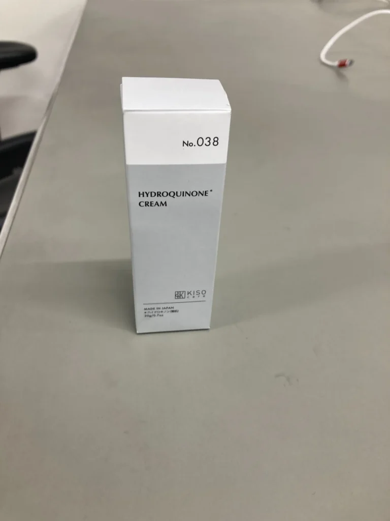 シミ取り用ハイドロキノンクリームの外箱