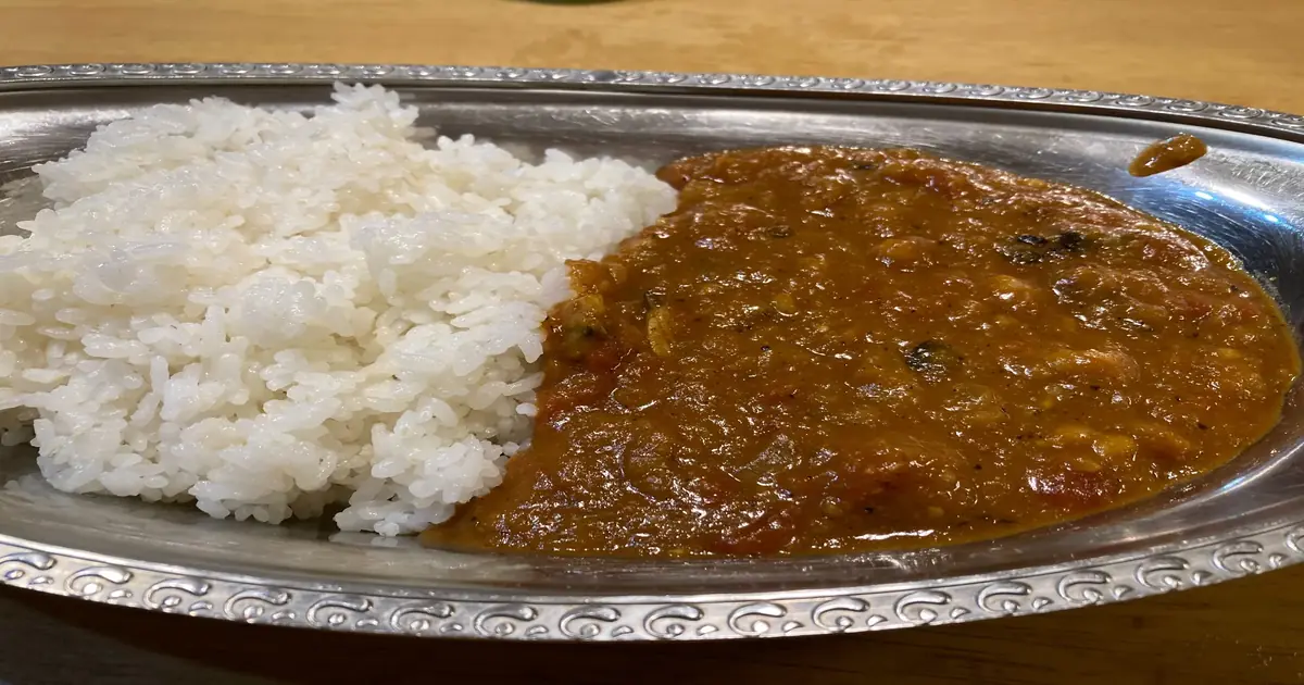 リンゴの甘みとスパイスを効かせた自家製ピリ辛大人カレー