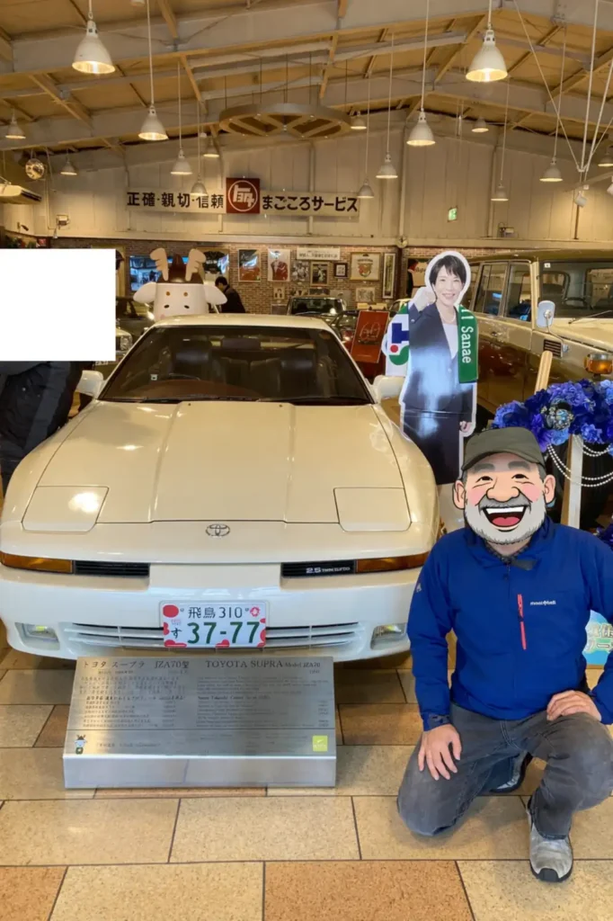 「屋内展示されているトヨタ スープラ JZA70型(2.5ツインターボ)フロントビュー」