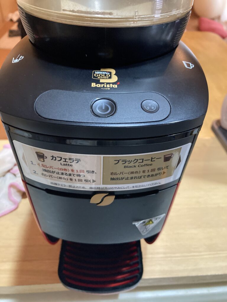 ネスカフェゴールドブレンドバリスタ（SPM9636）の本体外観と操作パネルの写真