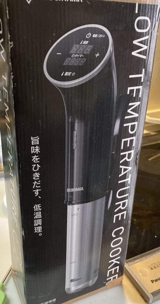 低温調理器 アイリスオーヤマ LTC-01 外箱 本体デザイン