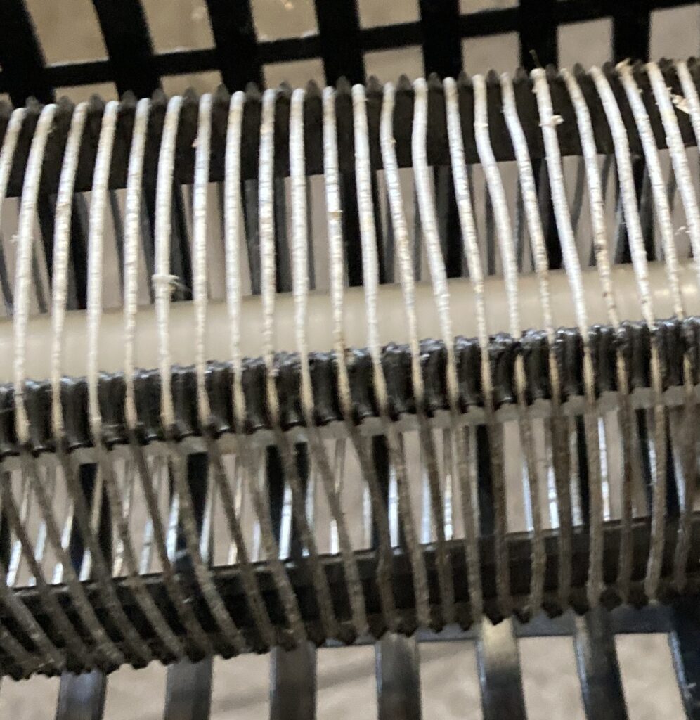 電撃殺虫灯の電撃線の接触チェック｜線同士が触れていないか確認