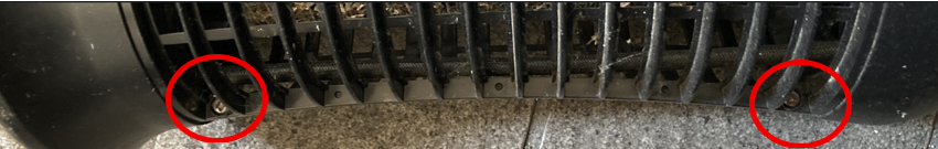 電撃殺虫灯の底部ネジ位置｜赤丸で示した外す箇所