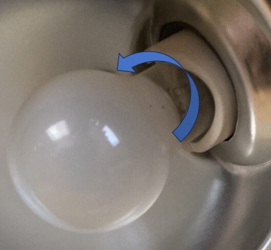 白熱電球の外し方 左に回して取り外す手順