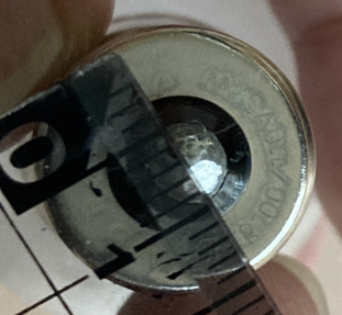 電球の口金サイズの測り方 失敗例(定規では正確に測れない)