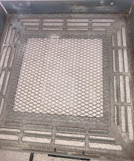 こたつヒーターカバーにホコリがびっしり付着している状態の写真