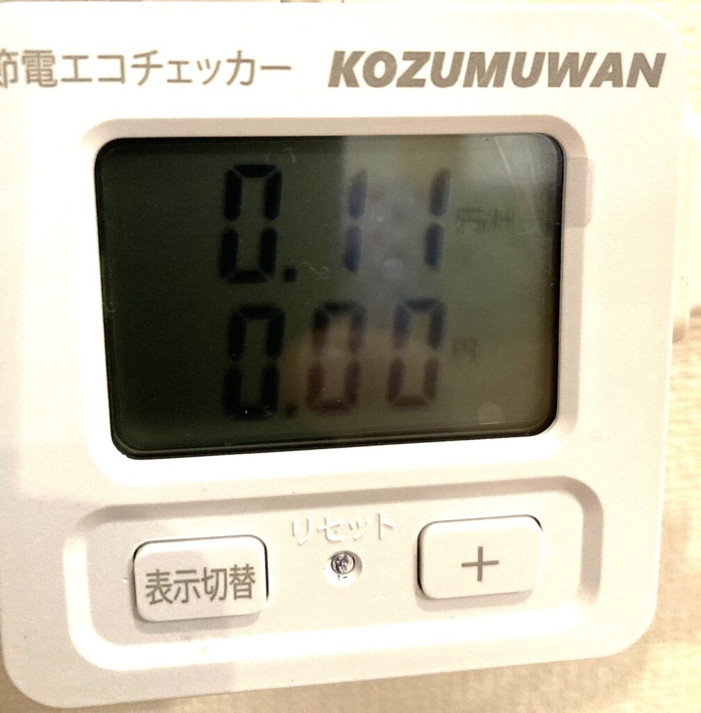 DC扇風機の風量2の電気代をエコチェッカーで測定した表示（約0.11円/時間）