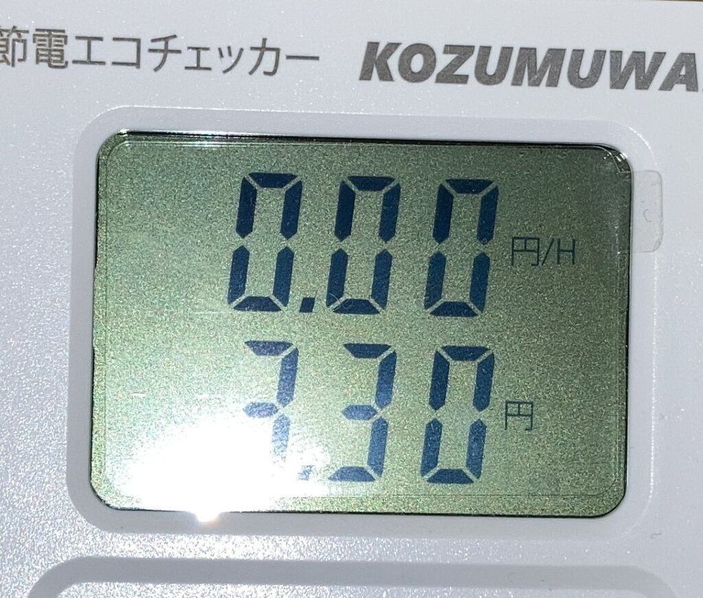 エコチェッカーで炊飯器の保温電気代3.30円を測定した表示画面（1kWhあたり22円で算出）