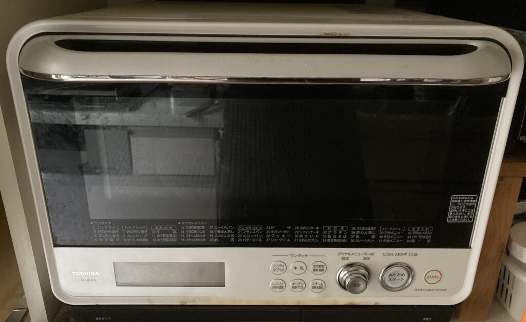実測に使用した東芝オーブンレンジの外観と操作パネル