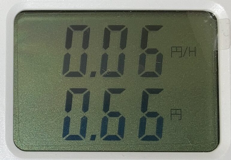電子レンジ使用時の電気代0.66円を示す電力計の表示